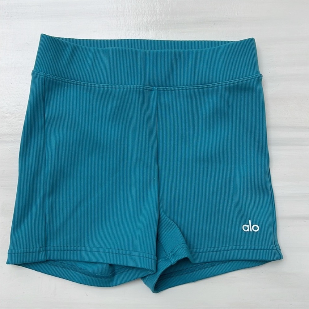 Alo Yoga Goddess Ribbed High Rise Hot Short
